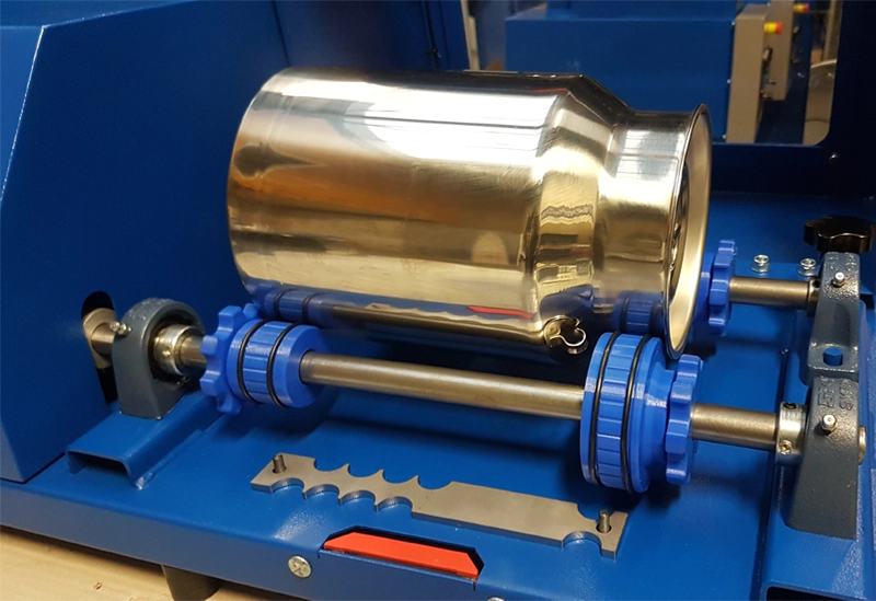 lmbr500-bottler-roller-close-view-of-stainless-steel-bottle