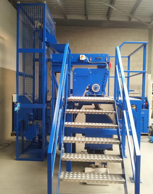 sampling-installation-with-crusher-and-lifting-device